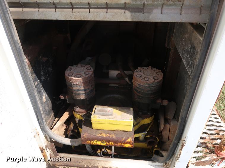 image for item DF2272 1996 International 4900 service truck