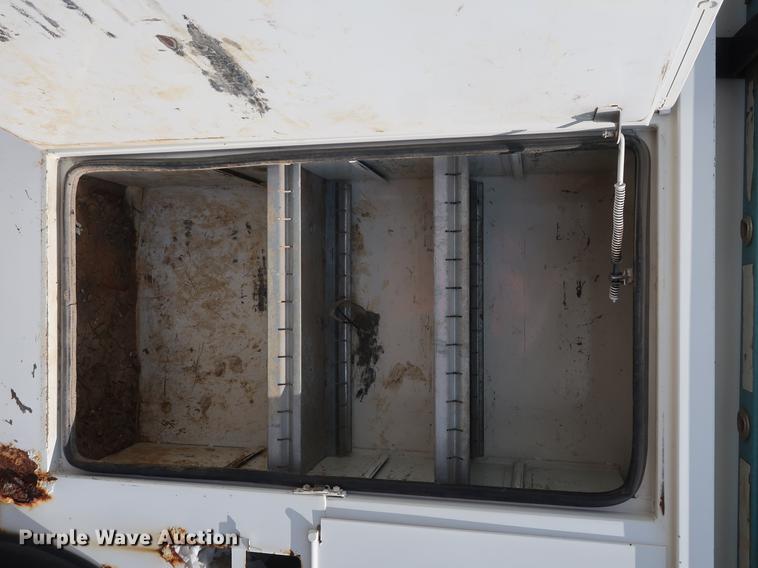 image for item DF2272 1996 International 4900 service truck