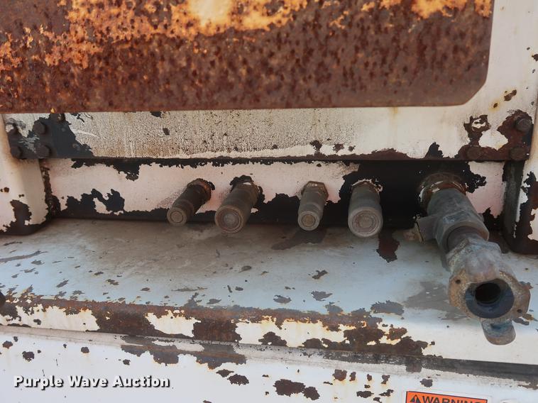 image for item DF2272 1996 International 4900 service truck