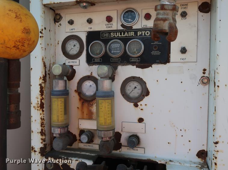 image for item DF2272 1996 International 4900 service truck