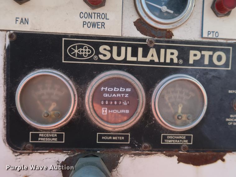 image for item DF2272 1996 International 4900 service truck