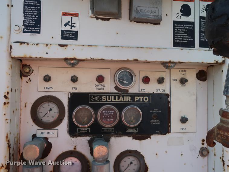 image for item DF2272 1996 International 4900 service truck