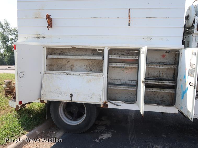 image for item DF2272 1996 International 4900 service truck