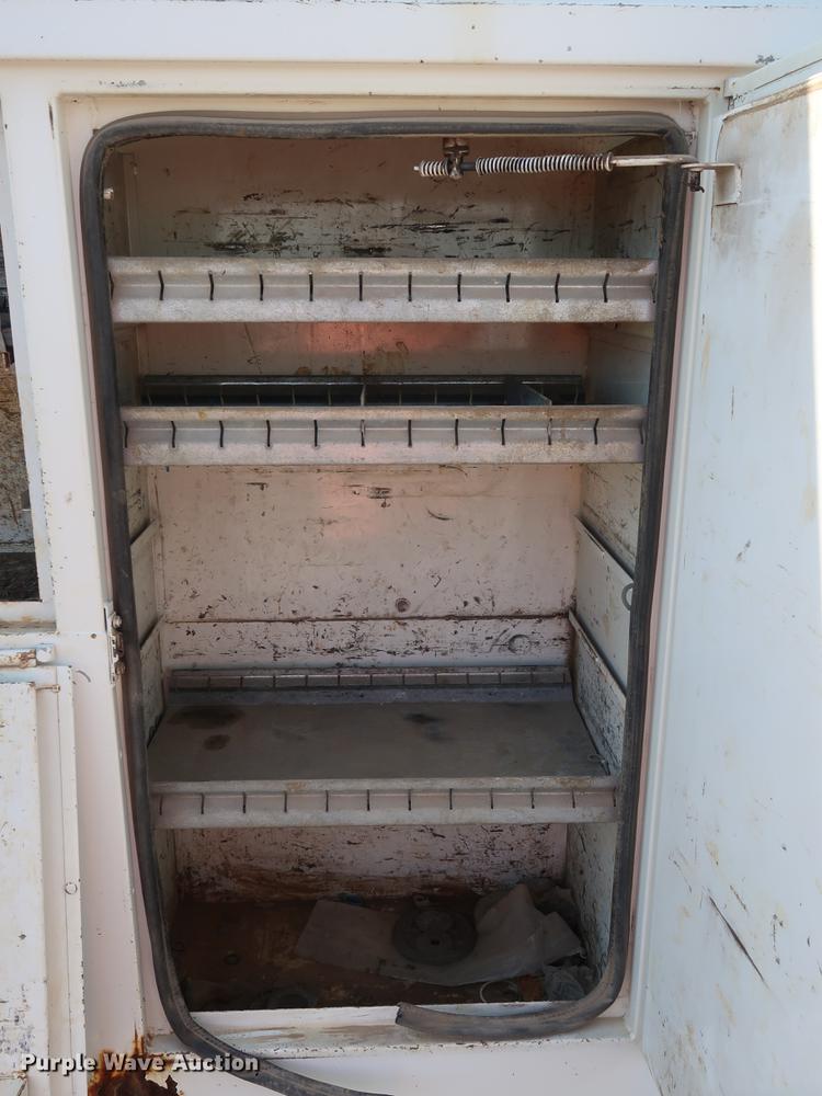 image for item DF2272 1996 International 4900 service truck