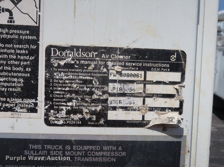 image for item DF2272 1996 International 4900 service truck