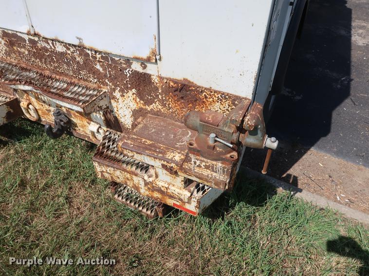 image for item DF2272 1996 International 4900 service truck