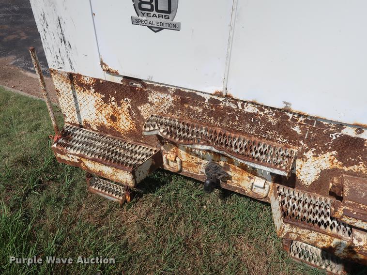 image for item DF2272 1996 International 4900 service truck