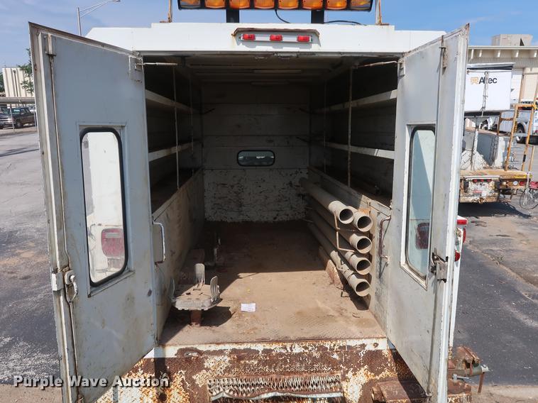 image for item DF2272 1996 International 4900 service truck