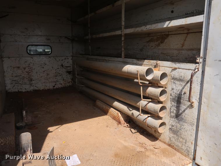 image for item DF2272 1996 International 4900 service truck