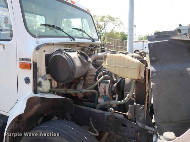 image for item DF2272 1996 International 4900 service truck