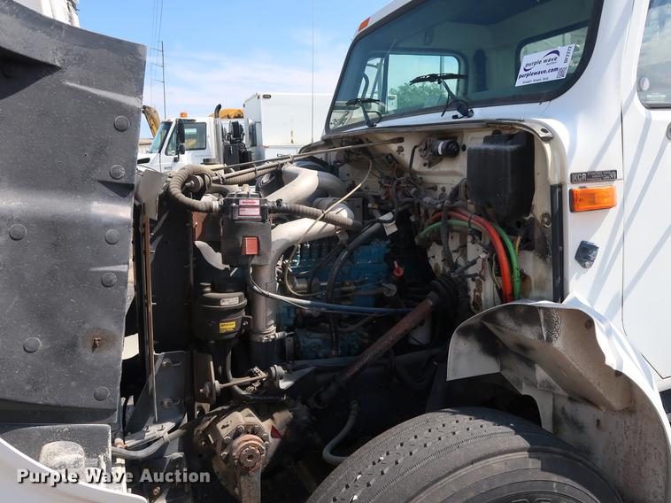 image for item DF2272 1996 International 4900 service truck