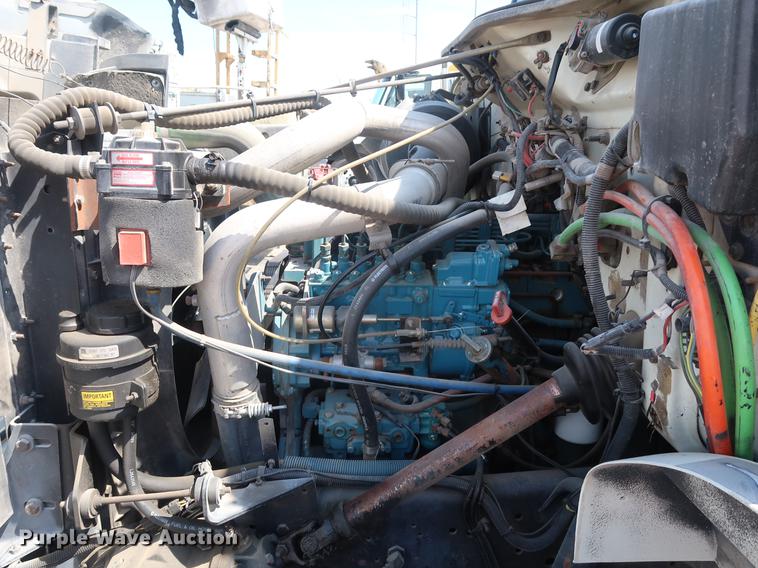 image for item DF2272 1996 International 4900 service truck