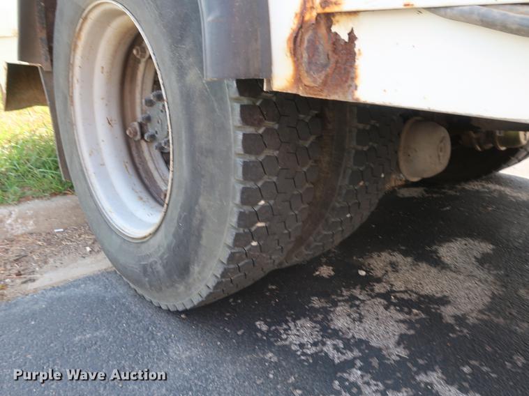 image for item DF2272 1996 International 4900 service truck