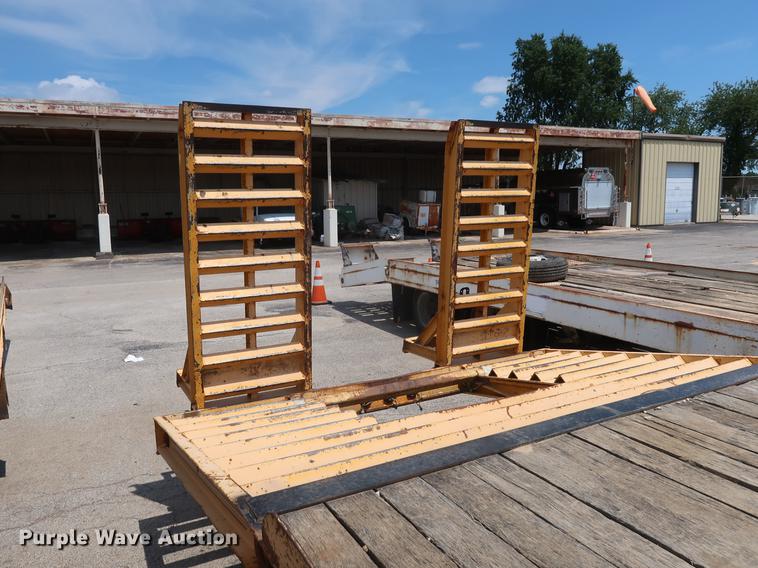 image for item DF2276 2006 CZ Engineering HCZ24KT equipment trailer