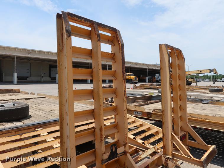 image for item DF2276 2006 CZ Engineering HCZ24KT equipment trailer