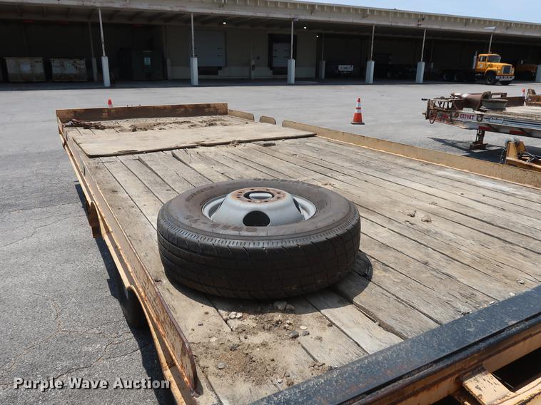 image for item DF2276 2006 CZ Engineering HCZ24KT equipment trailer