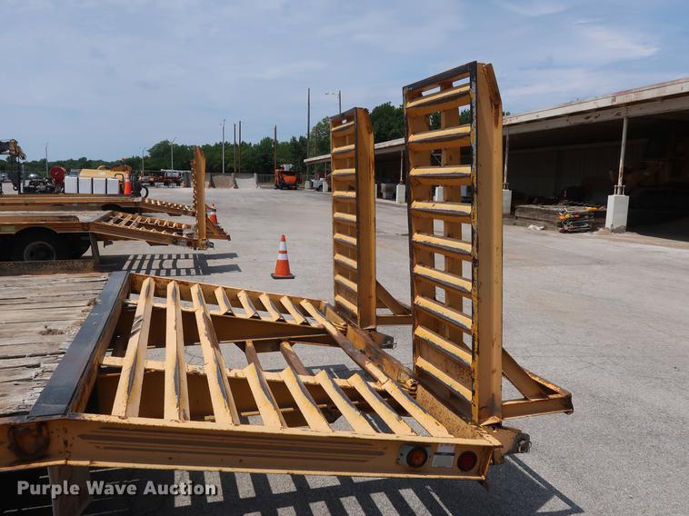 image for item DF2277 2006 CZ Engineering HCZ24KT equipment trailer