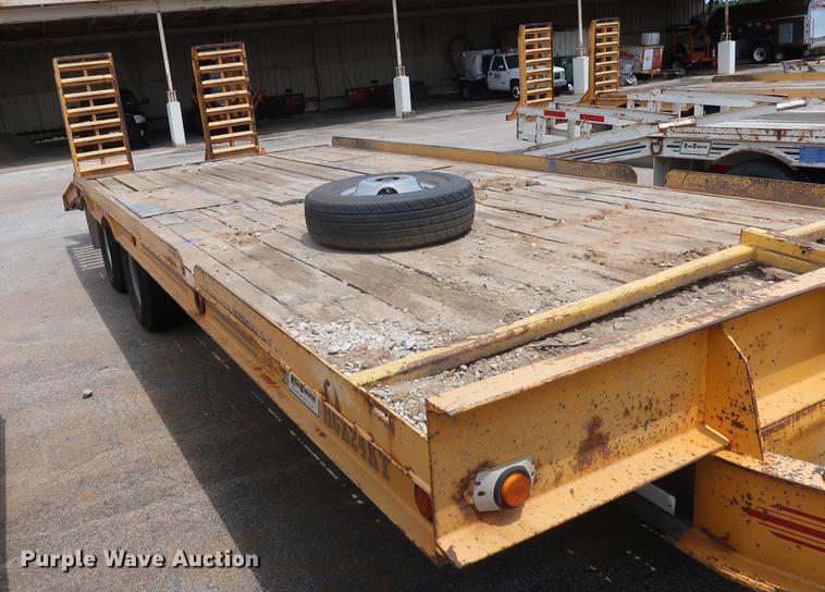 image for item DF2279 2006 CZ Engineering HCZ24KT equipment trailer