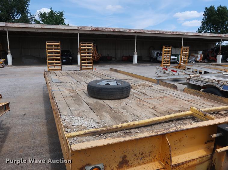 image for item DF2279 2006 CZ Engineering HCZ24KT equipment trailer