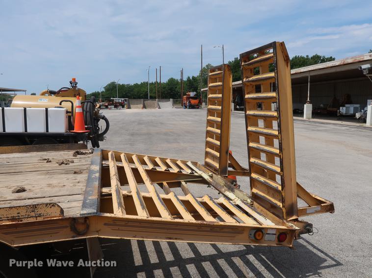 image for item DF2281 2006 CZ Engineering HCZ24KT equipment trailer