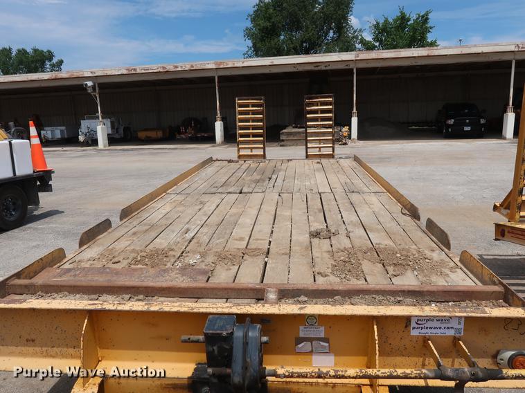 image for item DF2281 2006 CZ Engineering HCZ24KT equipment trailer