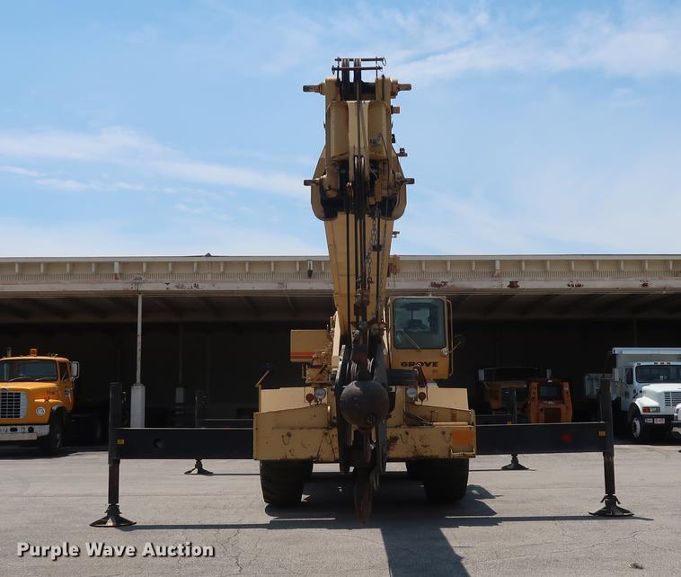 image for item DF2282 1989 Grove RT740B crane
