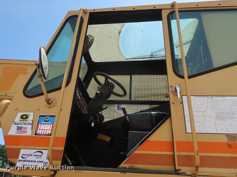 image for item DF2282 1989 Grove RT740B crane