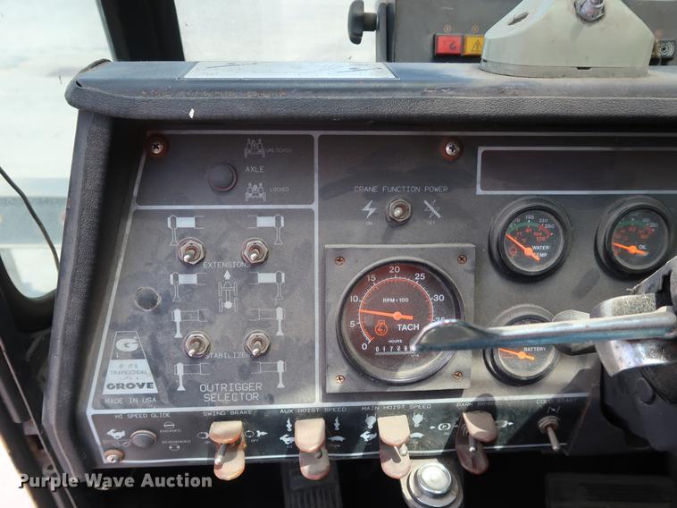 image for item DF2282 1989 Grove RT740B crane