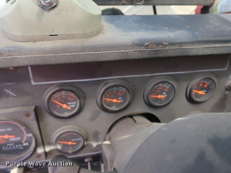 image for item DF2282 1989 Grove RT740B crane