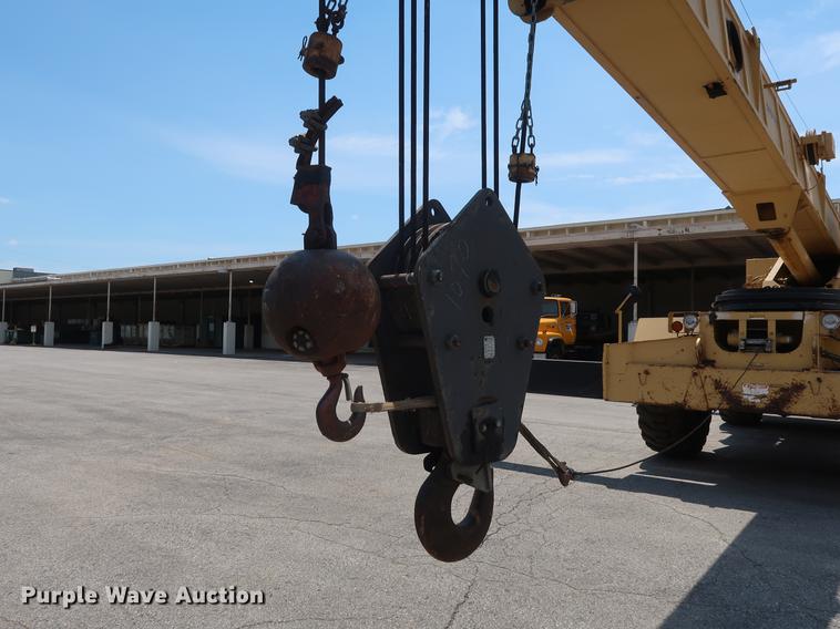 image for item DF2282 1989 Grove RT740B crane