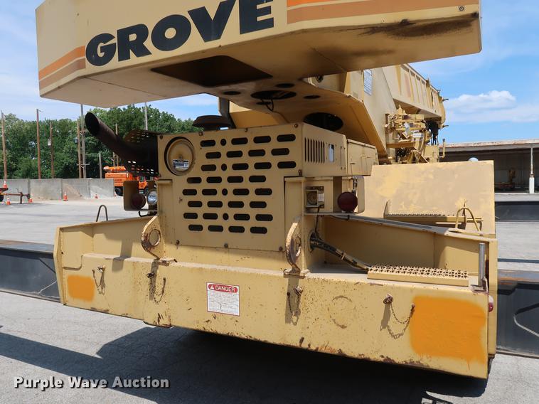 image for item DF2282 1989 Grove RT740B crane