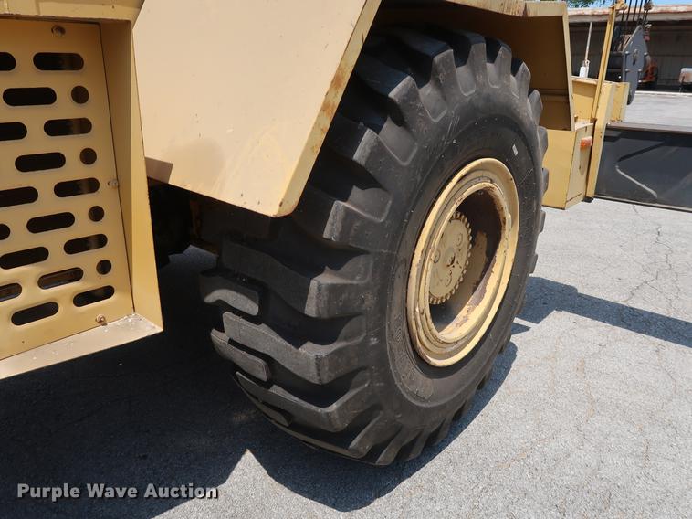 image for item DF2282 1989 Grove RT740B crane