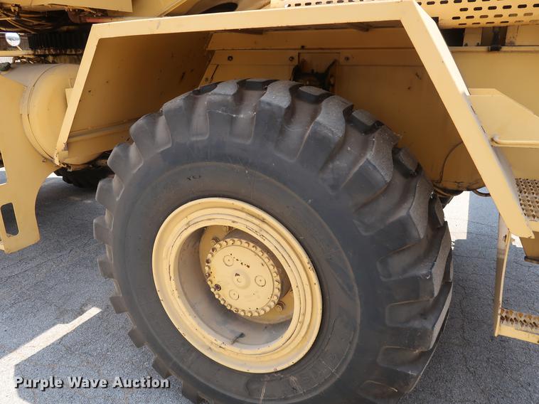 image for item DF2282 1989 Grove RT740B crane