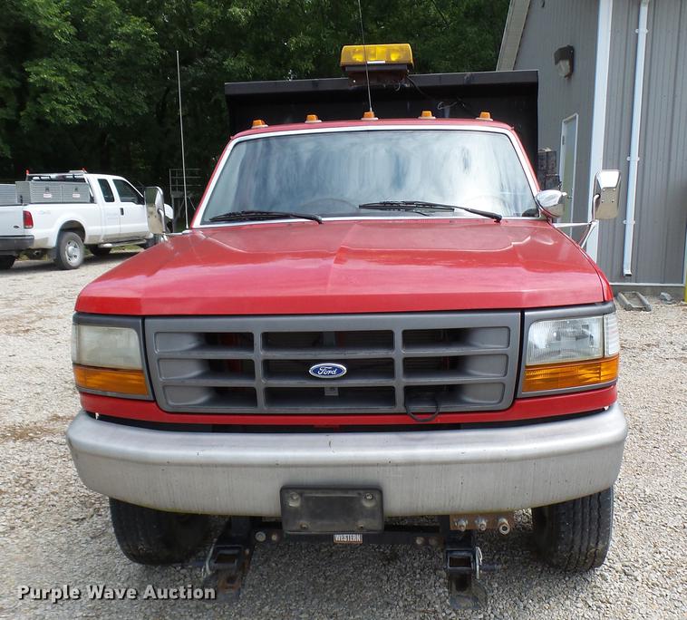 image for item DF3274 1996 Ford F450 Super Duty dump truck