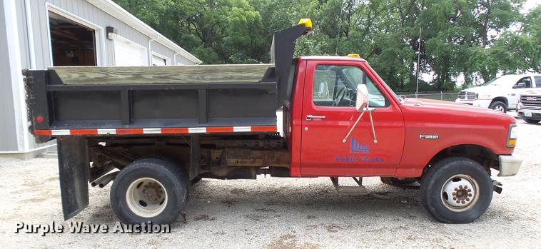 image for item DF3274 1996 Ford F450 Super Duty dump truck
