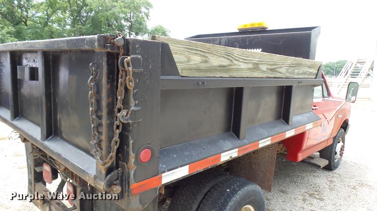 image for item DF3274 1996 Ford F450 Super Duty dump truck