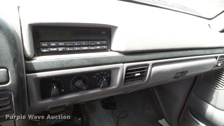 image for item DF3274 1996 Ford F450 Super Duty dump truck