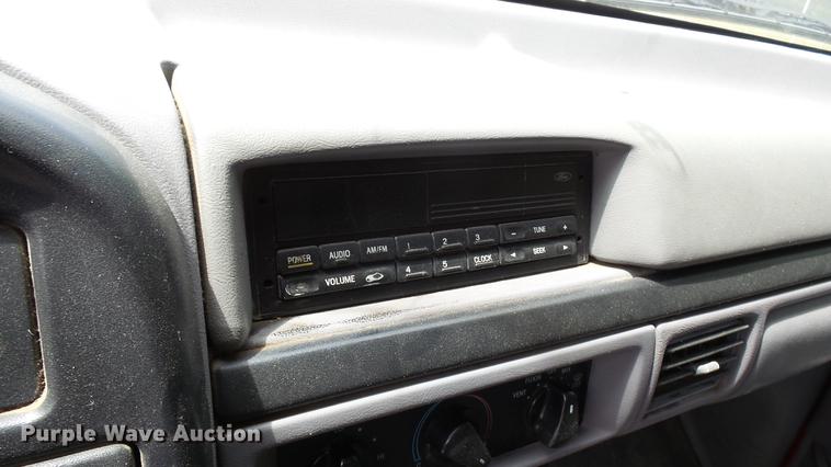 image for item DF3274 1996 Ford F450 Super Duty dump truck