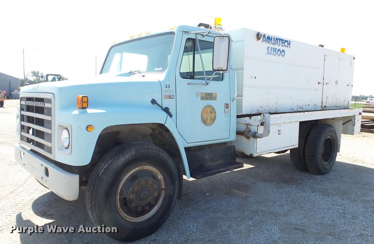 image for item EF9225 1984 International 1724 sewer jetter truck