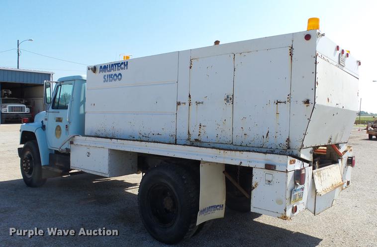 image for item EF9225 1984 International 1724 sewer jetter truck