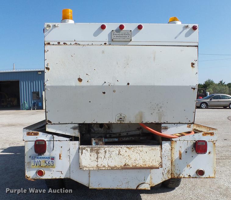 image for item EF9225 1984 International 1724 sewer jetter truck