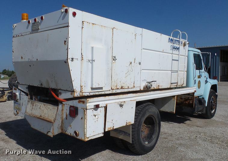 image for item EF9225 1984 International 1724 sewer jetter truck