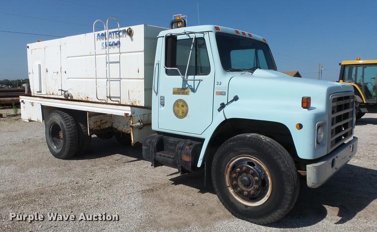 image for item EF9225 1984 International 1724 sewer jetter truck