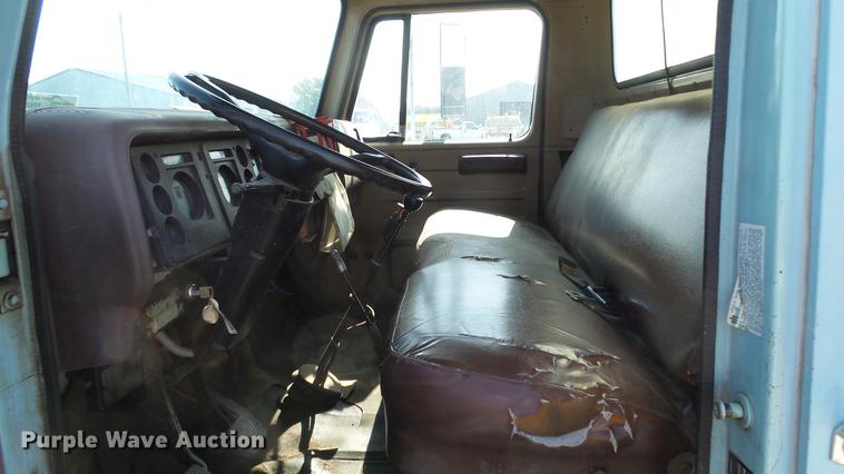 image for item EF9225 1984 International 1724 sewer jetter truck