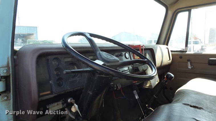 image for item EF9225 1984 International 1724 sewer jetter truck