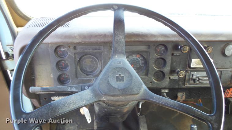 image for item EF9225 1984 International 1724 sewer jetter truck