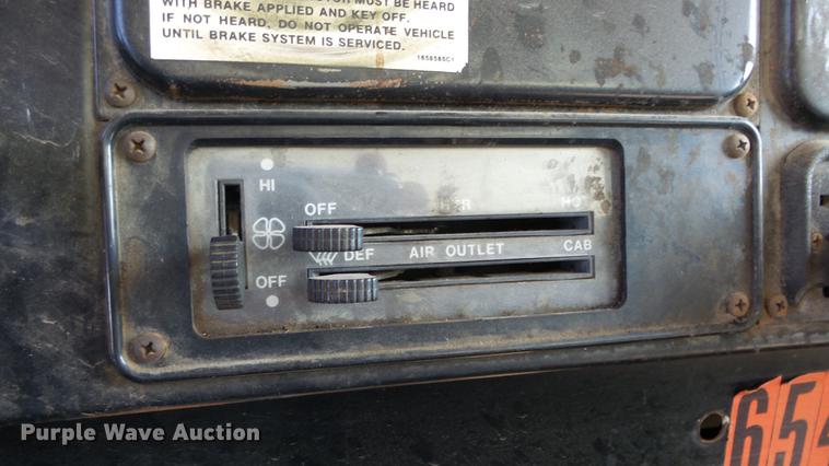 image for item EF9225 1984 International 1724 sewer jetter truck