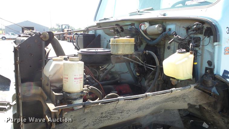 image for item EF9225 1984 International 1724 sewer jetter truck