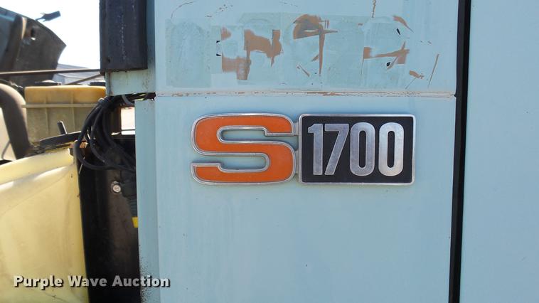 image for item EF9225 1984 International 1724 sewer jetter truck