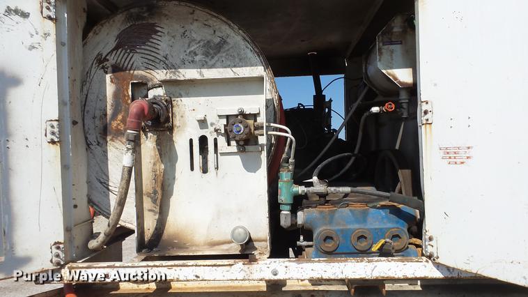 image for item EF9225 1984 International 1724 sewer jetter truck